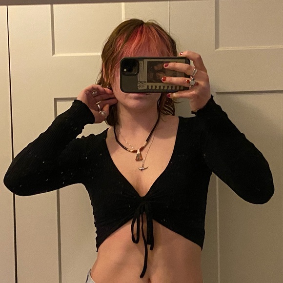 Long sleeve front tie top! - Picture 1 of 5